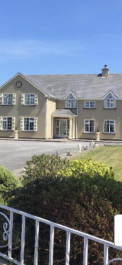 Kielty'S Of Kerry Bed And Breakfast Уотървил Екстериор снимка